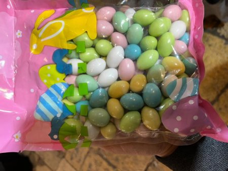 شوكولاته بيض ملون