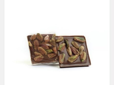 شوكولاته جورميت مربع مع فستق حلبي على الوجه