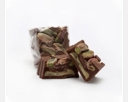 شوكولاته جورميت مربع بحشوه بستاشيو مع فستق حلبي عالوجه